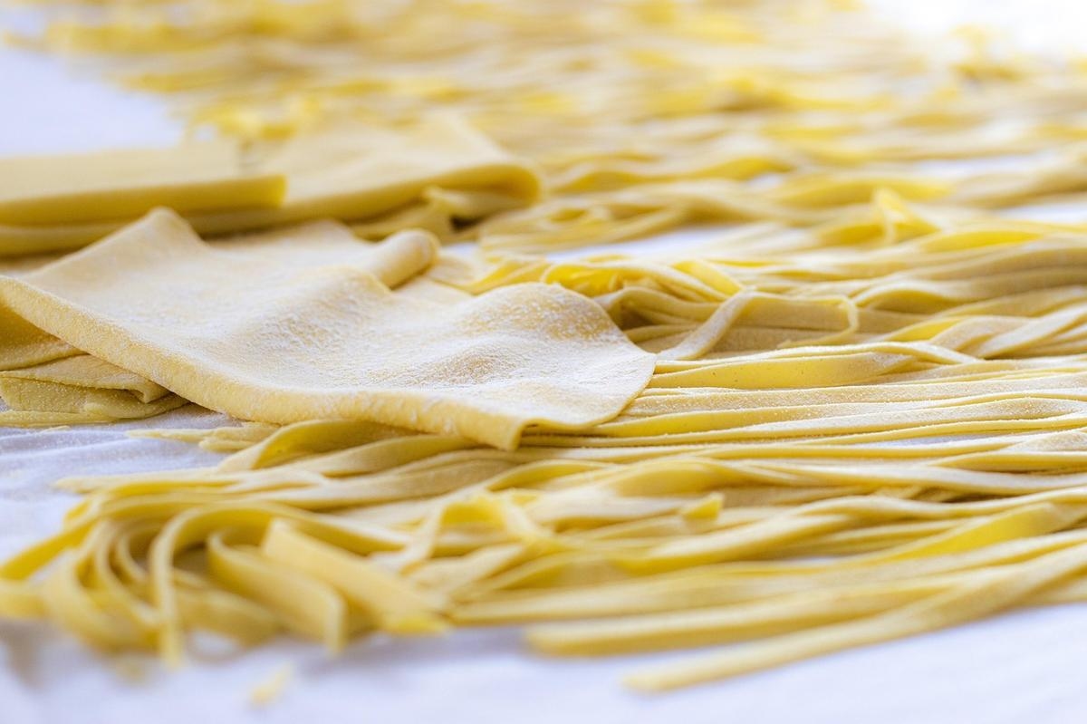 Produktrückruf: Frische Nudeln aus dem Supermarkt könnten mit Listerien verseucht sein