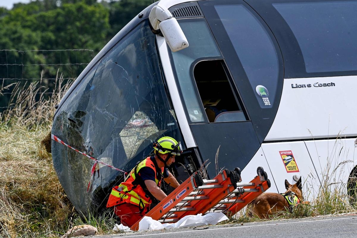 Four dead, Ukrainian passengers, drivers in custody... What we know about the bus accident in Sarthe
