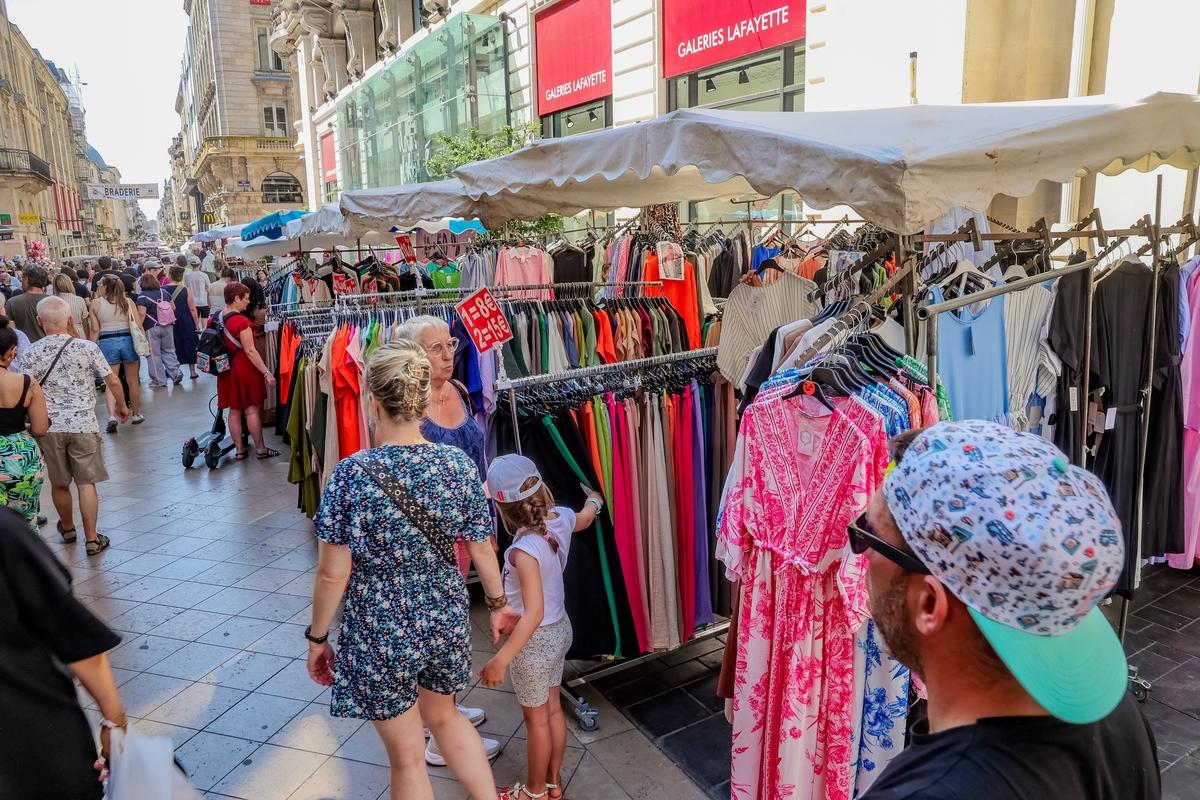 Bordéus: estacionamento gratuito na Place des Quinconces durante a liquidação de verão