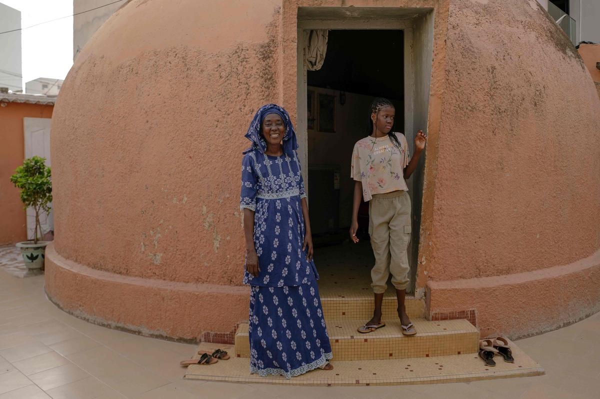 Faced with rampant urbanization, what is happening to Dakar's last round "bubble houses"?