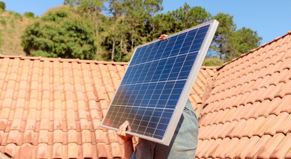 Çatı Fotovoltaiklerinin 10. Yılı: Tüketiciler Panel Atık Maliyetleri Konusunda Endişeli