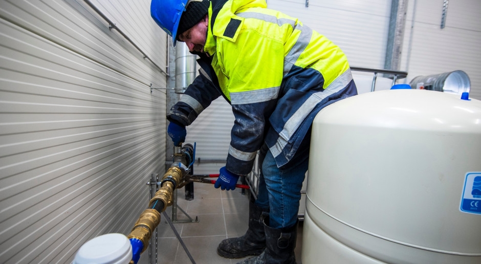 Está mejor. Ya no hay escasez de agua y alcantarillado en Polonia.