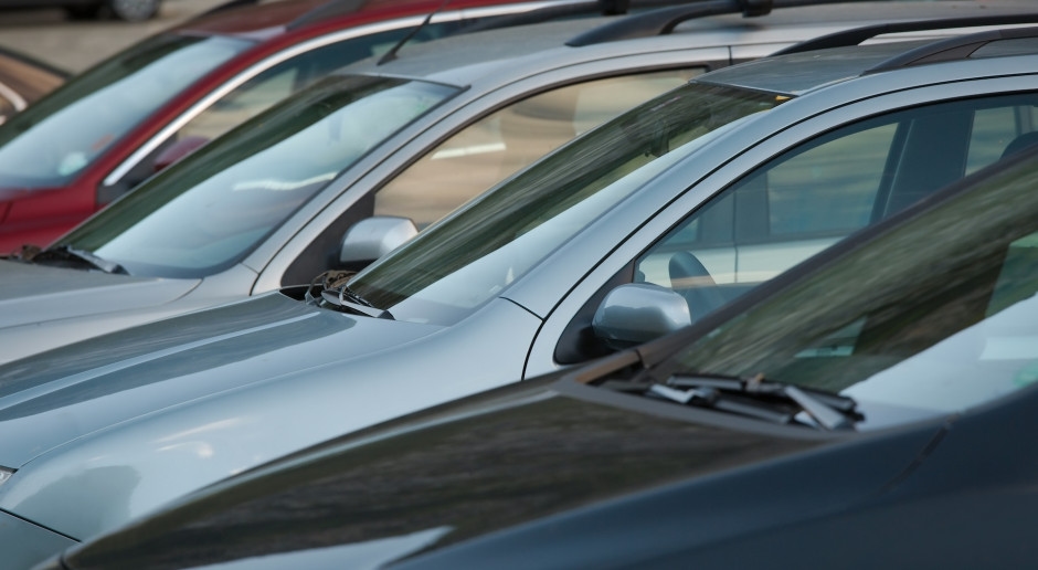 Los municipios deben permitir el pago en efectivo por el estacionamiento. El Ministerio atiende las preocupaciones.