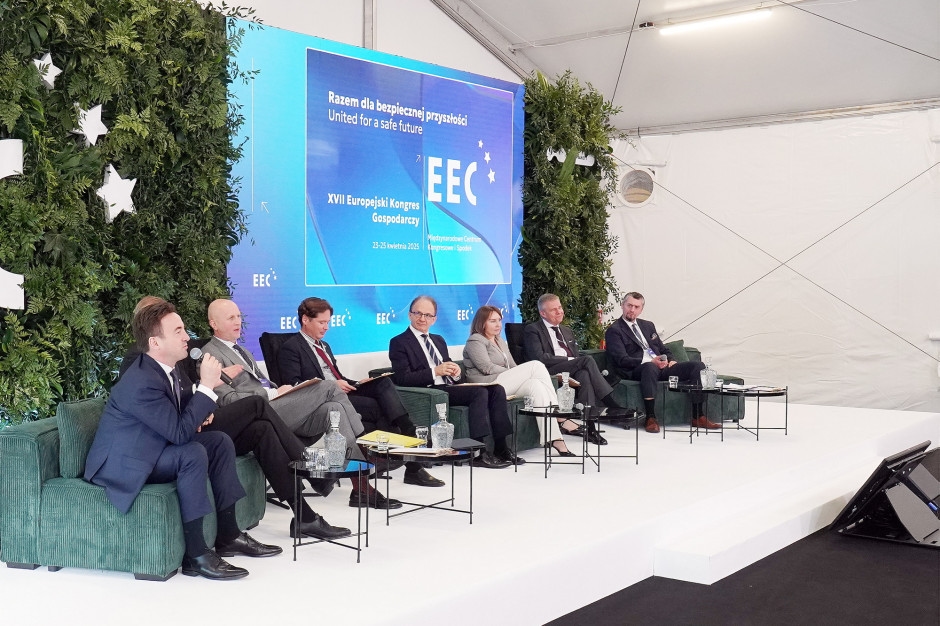 "A Polônia pode se tornar o centro financeiro desta parte da Europa." Um exemplo para nós é a Suécia.