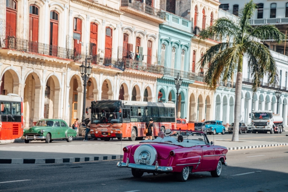 China está aprovechando la situación y está iniciando una lucha por los recursos cubanos.