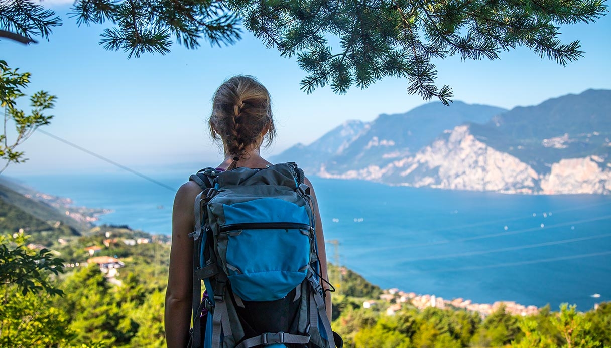 Turismo outdoor in aumento, ma metà degli italiani rinuncia alle ferie