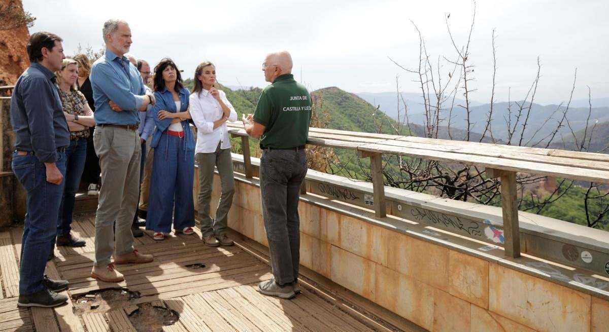 Felipe VI, "devastato" dopo aver visto la "portata della tragedia" degli incendi di Las Médulas: "C'è molto da fare".