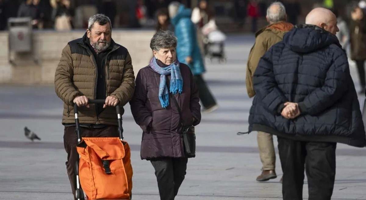 Katalonya'da aylık yaklaşık 2,5 milyar, Endülüs ve Madrid'de ise 2 milyar emekli maaşı kalıyor.