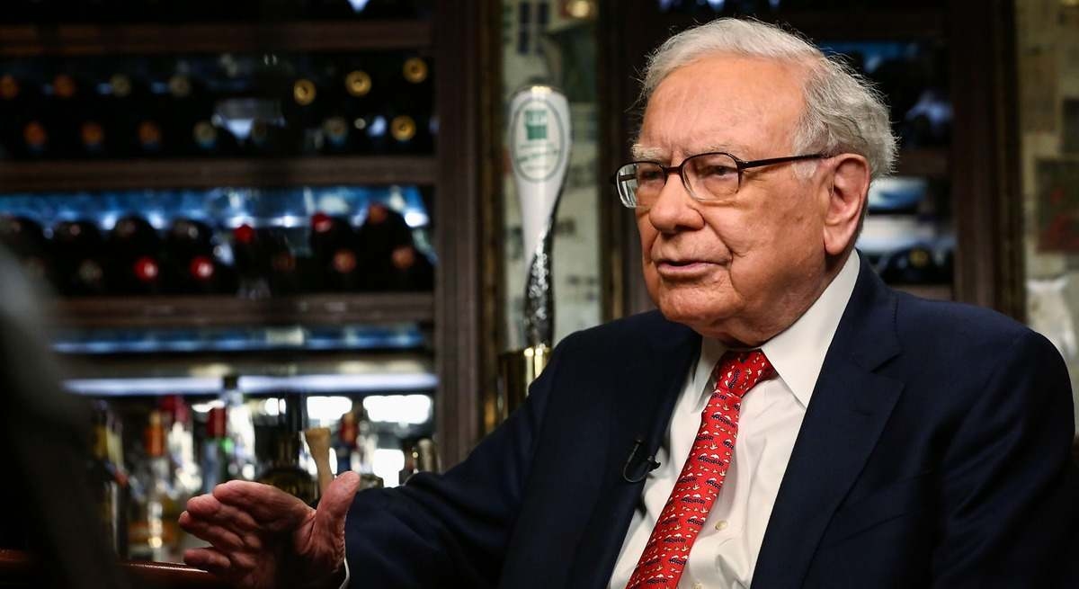 Buffett accumulates an unprecedented mountain of liquidity that sends a serious warning to the stock markets