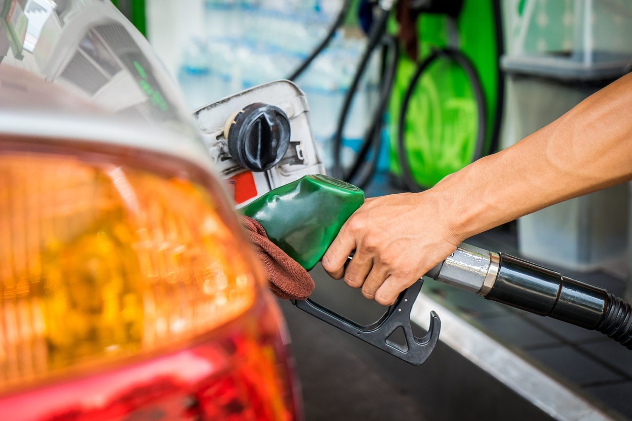Los precios de la gasolina y el diésel vuelven a bajar