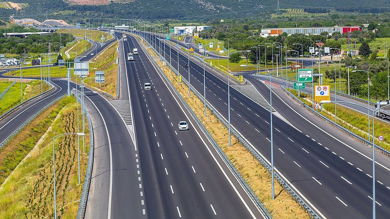 Autobahnen bauen und betreiben, keine Steuern zahlen!