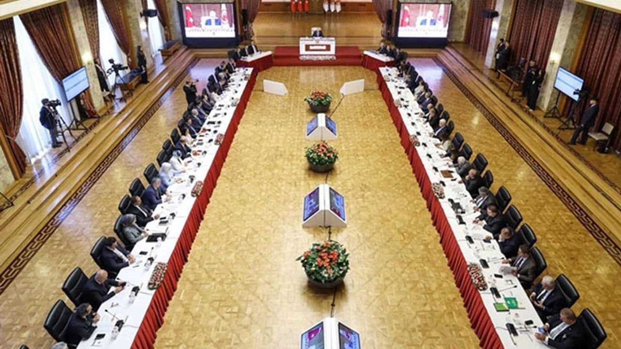 Rozpoczęło się drugie posiedzenie komisji! Podjęto decyzję o zachowaniu poufności.