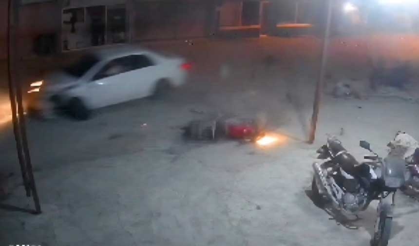 İki motosikletliye çarpıp hiçbir şey olmamış gibi yoluna devam etti