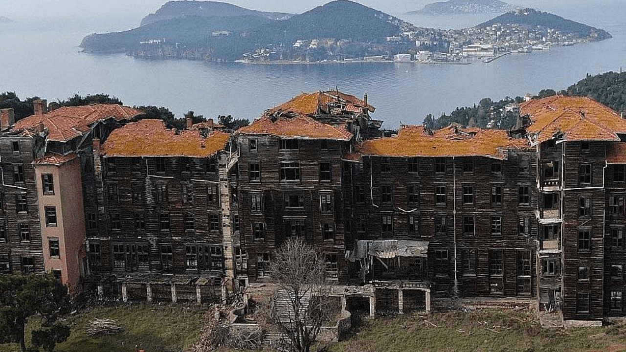 O Patriarcado tomou sua decisão! O destino do Orfanato Grego em Büyükada foi determinado.