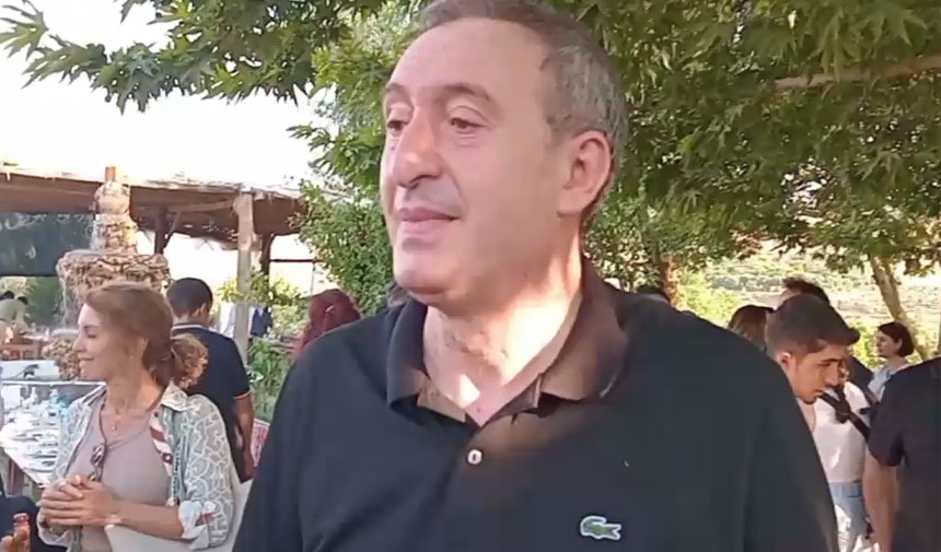 Het T-shirt van Tuncer Bakırhan trok de aandacht