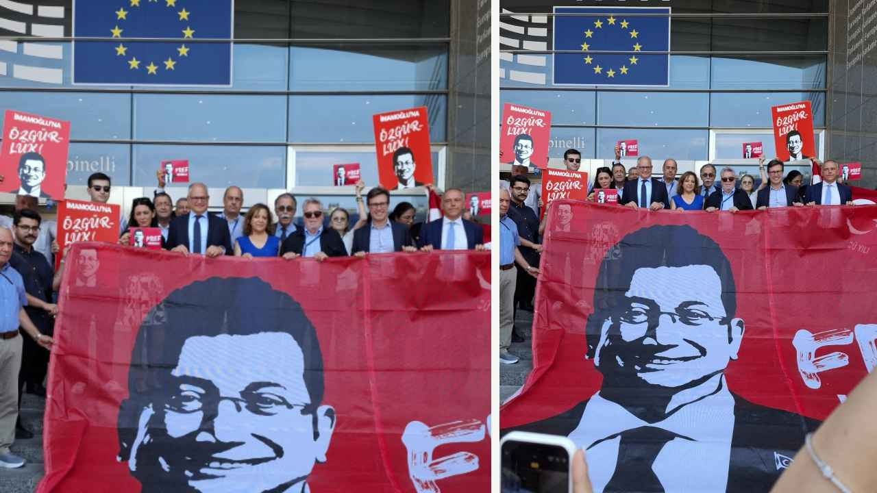 „Freiheit für Imamoğlu“-Banner vor dem Europäischen Parlament