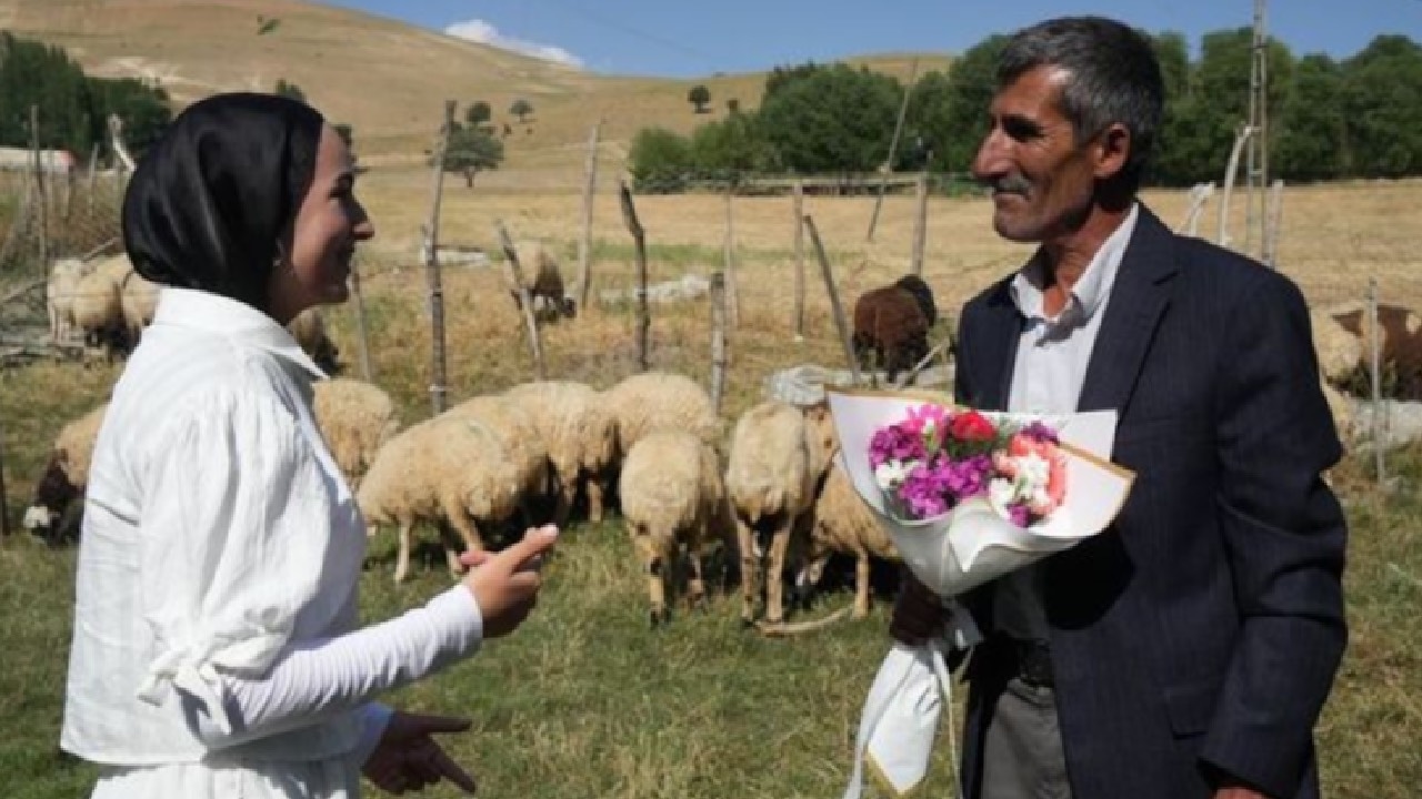 O anlar duygulandırmıştı! Babasının çiçekle beklediği kız bakın kaç puan aldı
