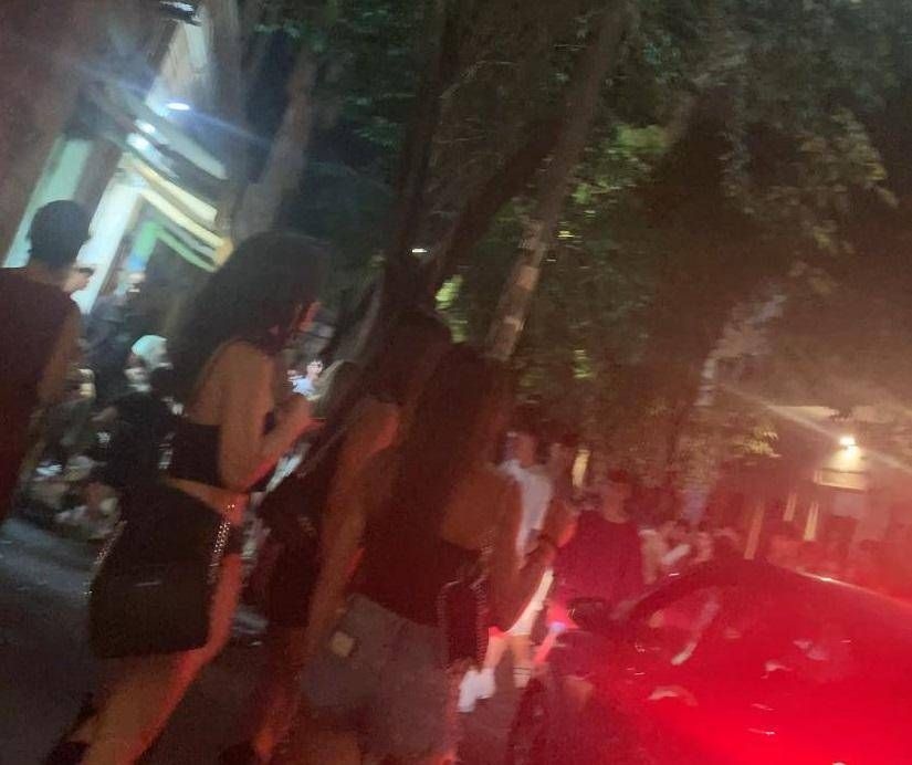Roma, Pigneto bebek çetelerinin avı. Bakkallar: "Rehin tutulduk" - Video