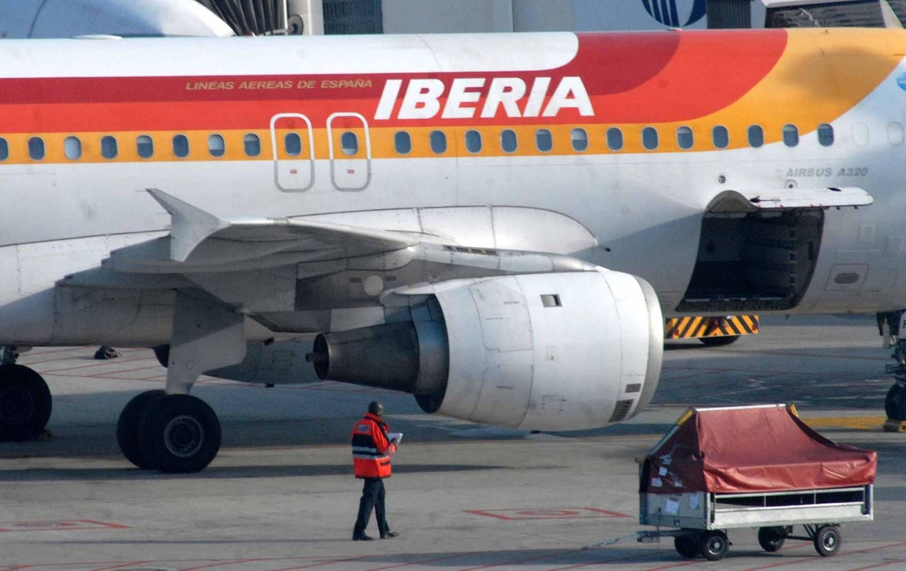 Cibo kosher su volo Iberia arriva con la scritta ‘Palestina Libera’, avviata un'indagine
