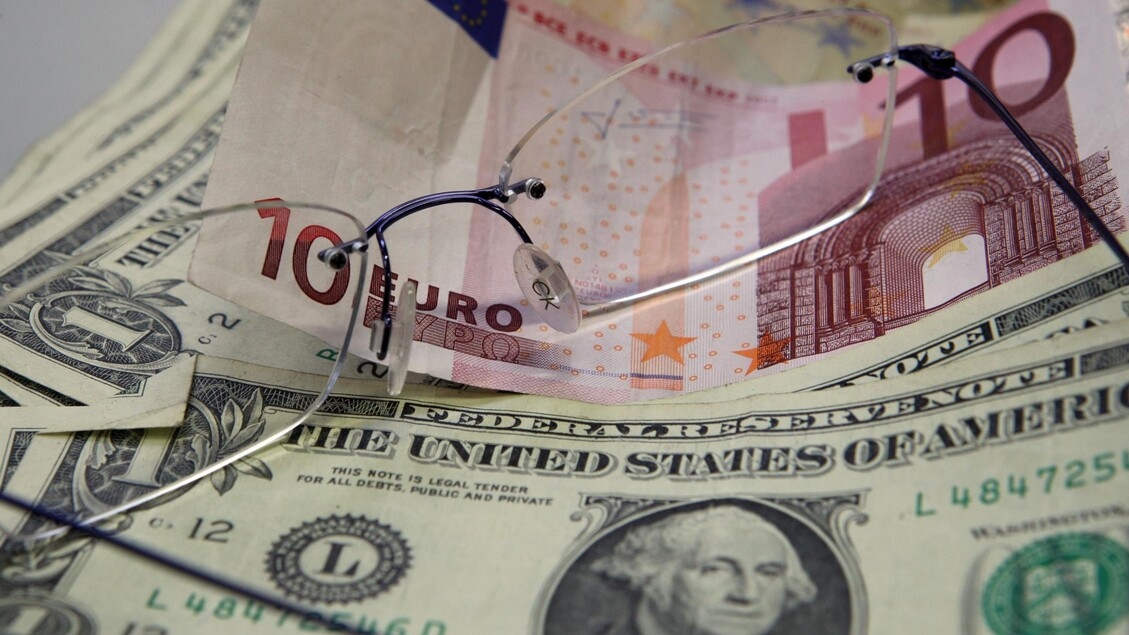 El euro se mantiene estable al inicio, cotizando a 1,1617 dólares.