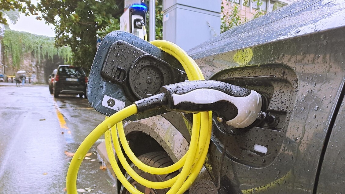 Un bonus PNRR de 597 millions d'euros pour l'achat de voitures électriques est en cours.
