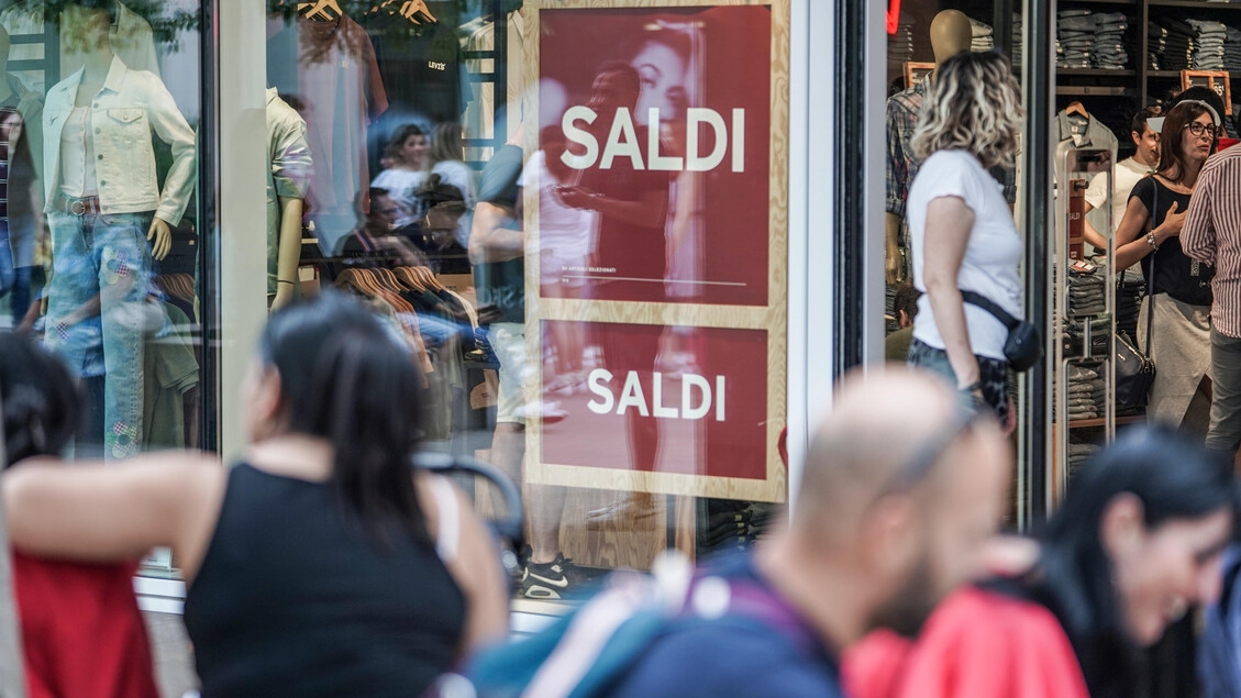 As vendas começam em 5 de julho em toda a Itália, mas as ofertas já estão a todo vapor