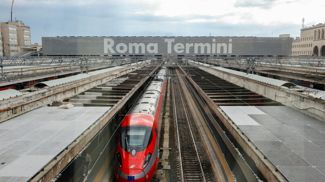 Grev, Roma trenleri iptal edildi ve 90 dakikaya kadar gecikmeler yaşandı