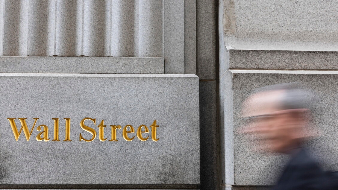Wall Street fecha mista, DJ +0,90%, Nasdaq -0,82%