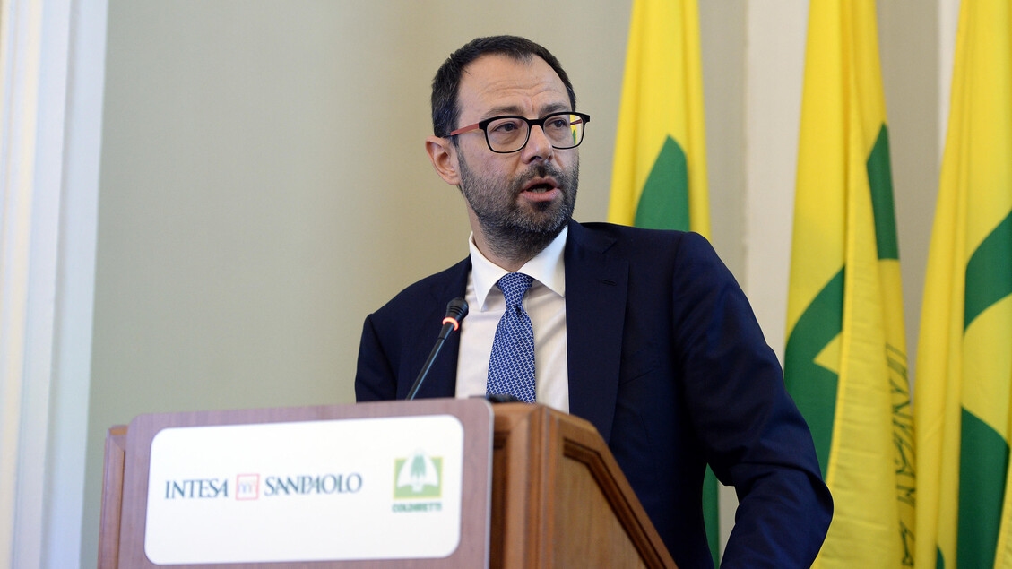 Gıdayı kontrol eden Patuanelli (M5S), insanları kontrol eder
