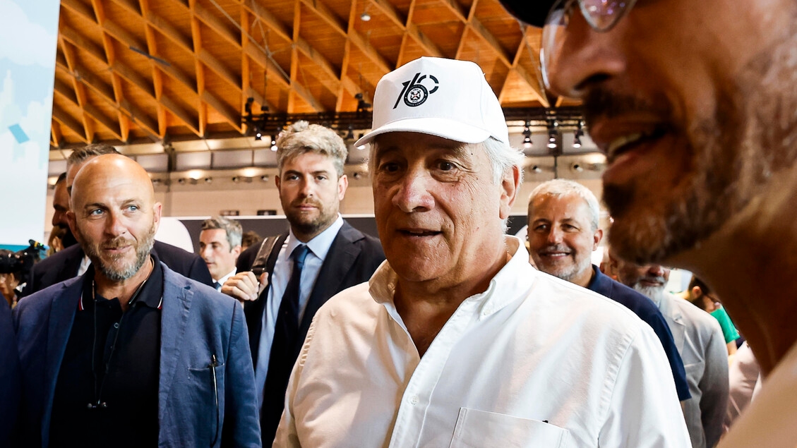 Tajani puts a damper on Giorgetti, saying no more 'pinch-ups' to banks.