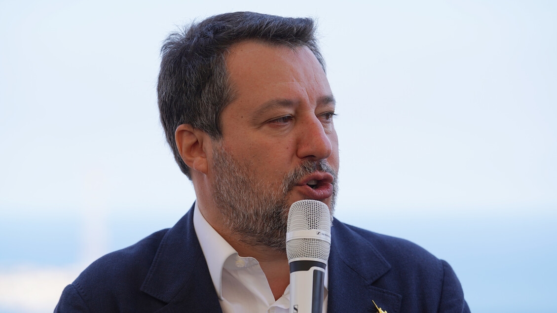 Salvini : « Nous travaillons à réviser le renouvellement du permis de conduire en fonction de l'âge. »