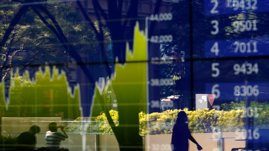 Borsa: Asia debole ma la Cina tiene con il tech, lente sulla Fed