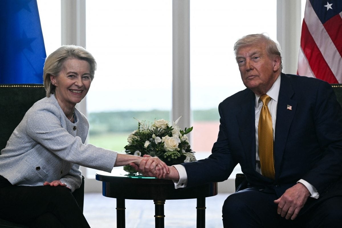 L'UE suspend ses mesures de rétorsion contre les États-Unis après avoir conclu un accord commercial avec Trump