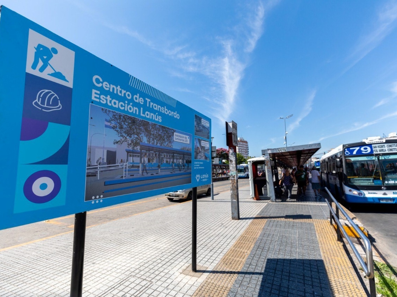 Pontos de ônibus estão sendo alterados porque uma estação de transferência está sendo reformada, por onde passam 120 mil pessoas todos os dias