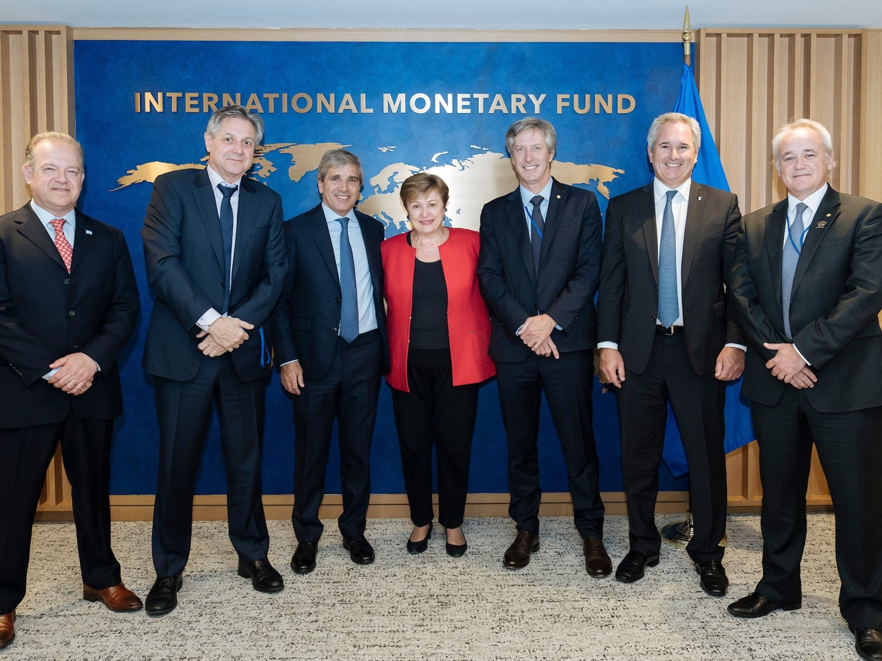 Rząd udaje się na szczyt G20, gdzie spodziewane jest spotkanie z MFW, na którym ma zostać przekazana kwota 2,2 mld USD.