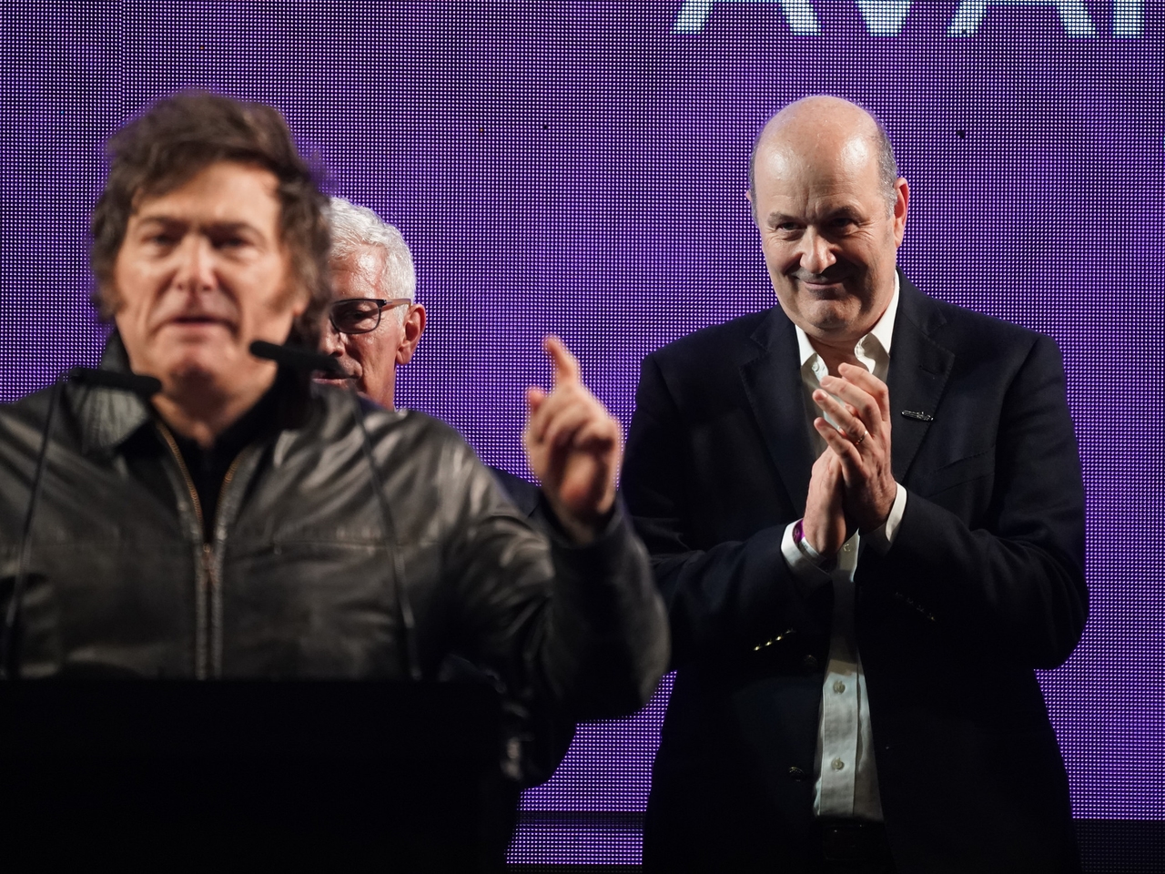 Sturzenegger elimina e centraliza oito agências na Economia com um fluxo de caixa de mais de US$ 500 bilhões.