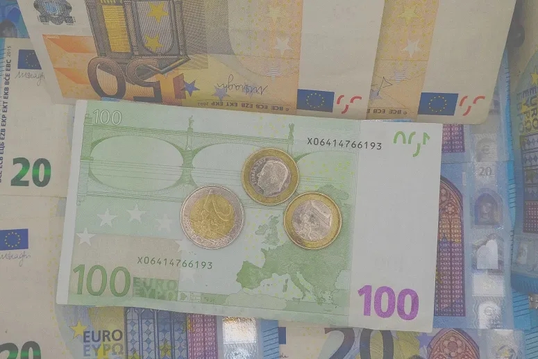 Brüssel ist pessimistischer, da die Regierung für dieses Jahr einen Überschuss von 0,1% prognostiziert