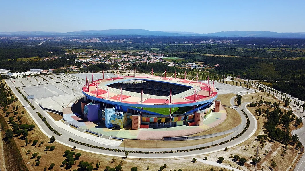 Il Comune di Aveiro investe più di 400mila euro nella ristrutturazione del tetto dello stadio