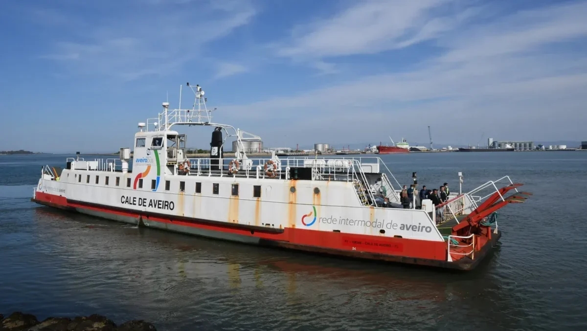 Vente d'un « ferry » pour abattage à Aveiro sans parties intéressées