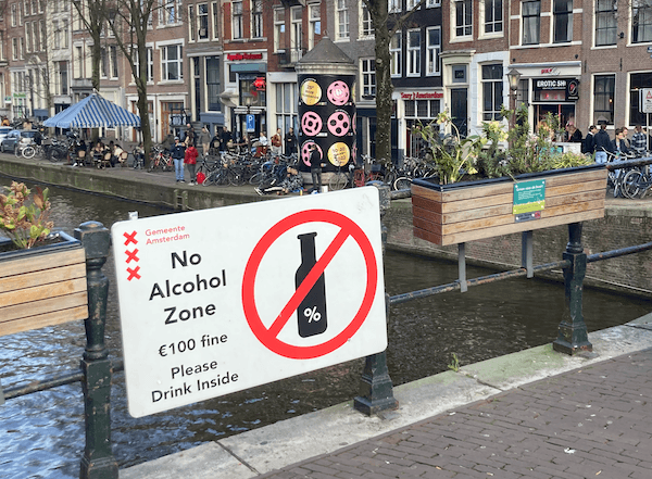 Mieszkańcy Amsterdamu pozywają radę miejską w celu rozwiązania problemu nadmiernej turystyki