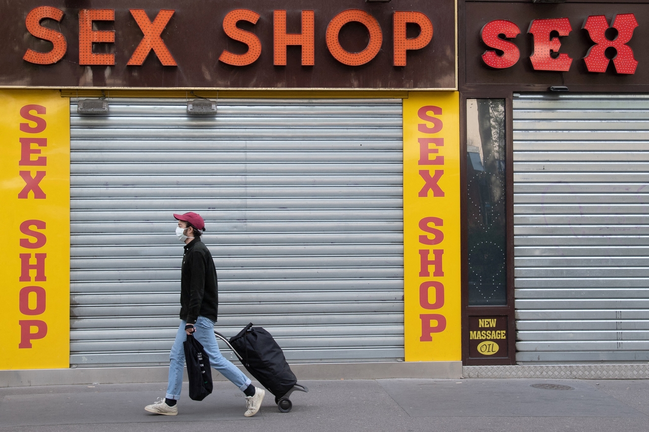 "People no longer have money to spend on sexual pleasures": in Paris, the inexorable collapse of sex shops