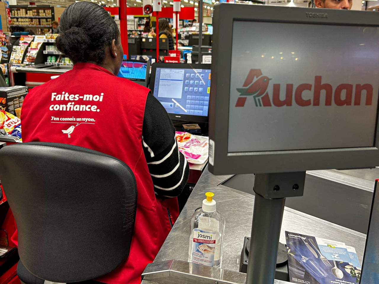 Auchan'ın 2.400 kişiyi işten çıkarmayı içeren işten çıkarma planı mahkemelerce geçersiz sayıldı