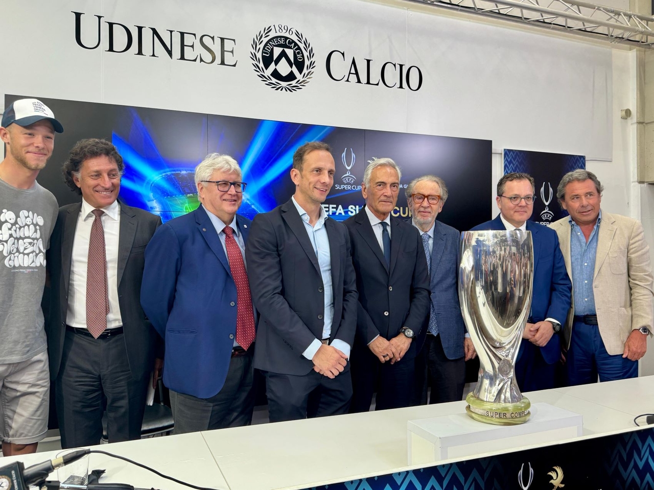 Europese Supercup in Udine, aanbesteding geopend voor het beheer van fanontmoetingsplaatsen en fanfestival