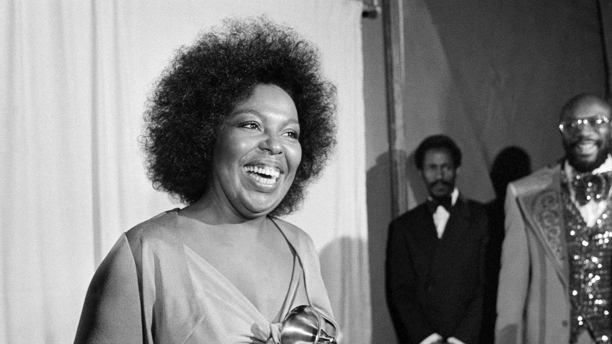 Roberta Flack, chanteuse légendaire de « Killing Me Softly », décède à l'âge de 88 ans