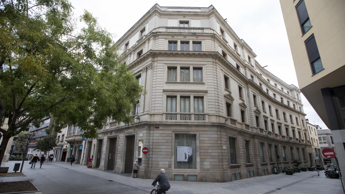 El Gobierno espera un movimiento del Sabadell que facilite el fracaso de la opa