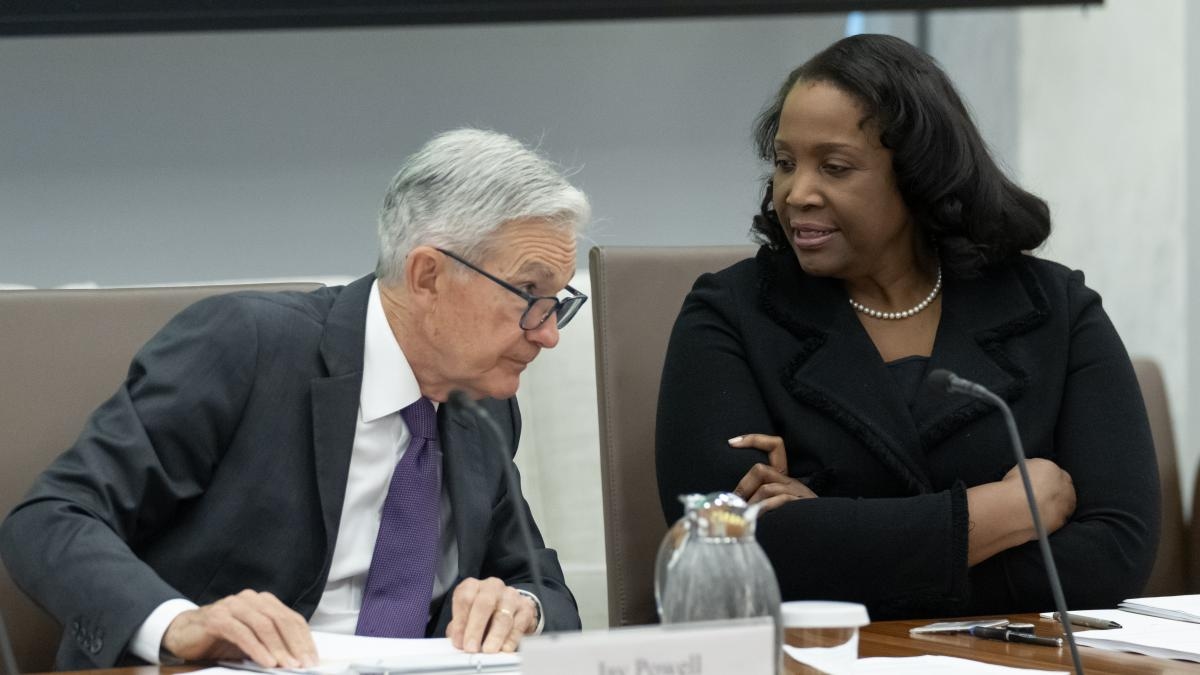Trump nasila ofensywę przeciwko Fed i próbuje zwolnić gubernatora