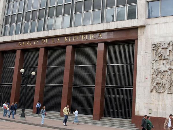 Petro attacca Banrep: "Sta portando l'economia al vampirismo finanziario"