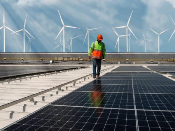 Das Energieministerium bringt ein Paket mit 19 Maßnahmen auf den Weg, um Projekte im Bereich erneuerbare Energien freizugeben.