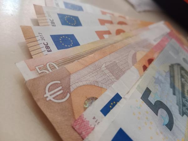¿Ordena los billetes por denominaciones? Esto significa según la psicología