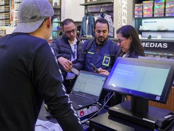 Il Dian ha rafforzato i controlli nei porti e nei mercati per combattere il contrabbando.